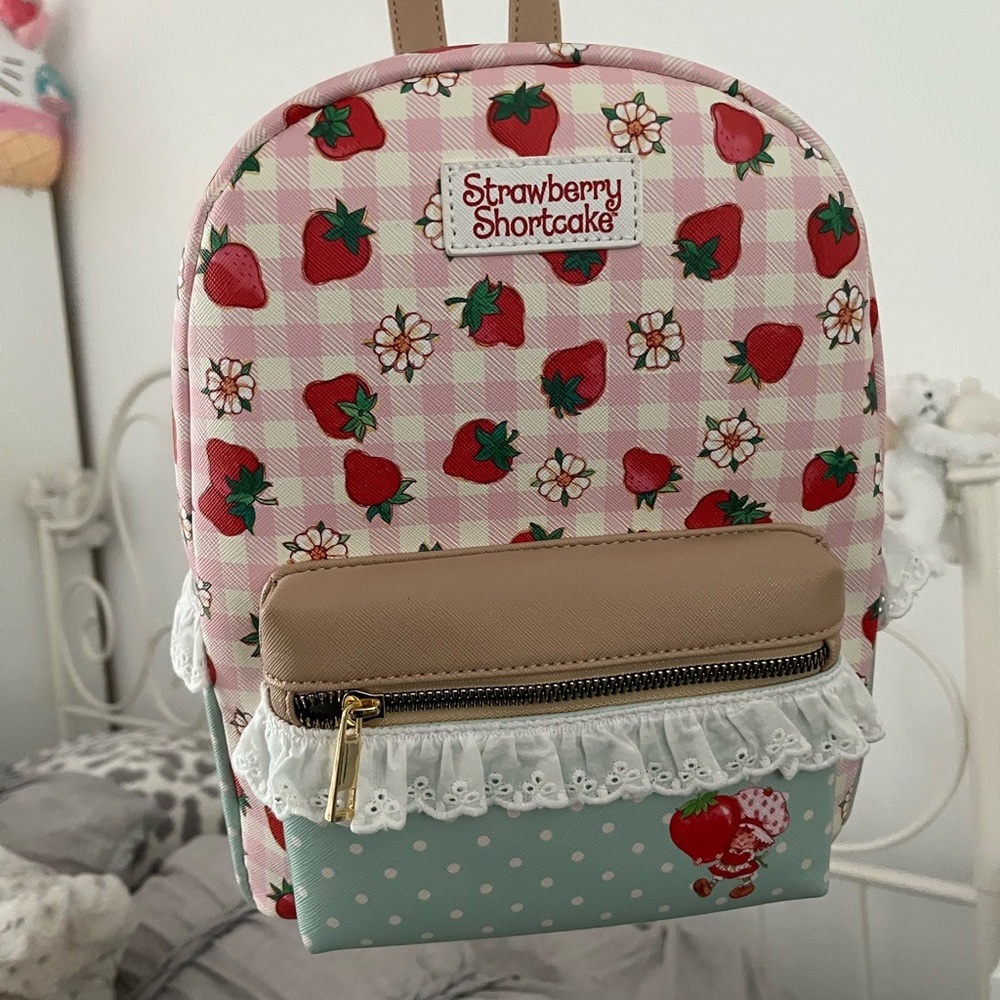 Strawberry shortcake Hottopic backpack nwt